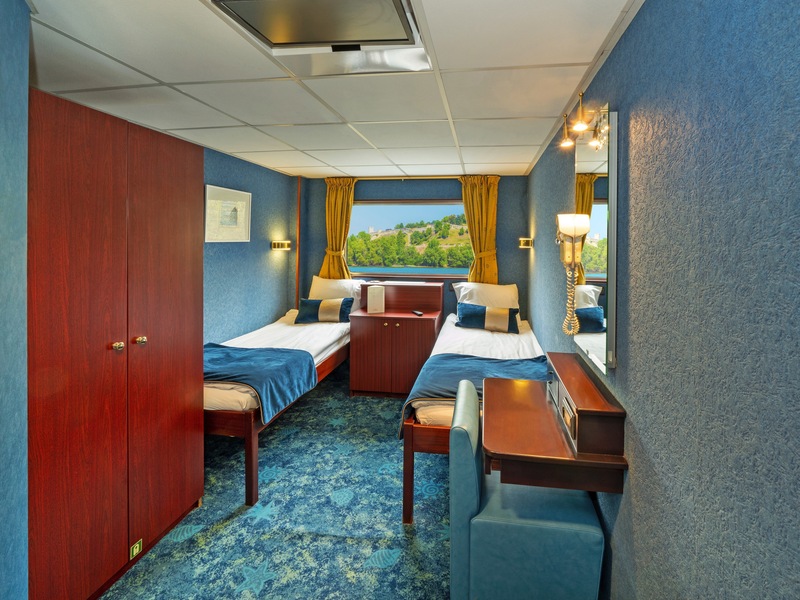 Main Deck 2 Beds Cat A
